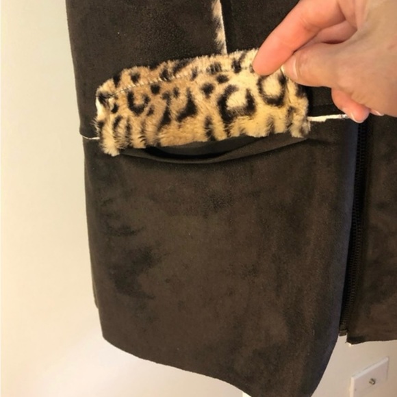 Chico's 1 Faux Brown Suede vest with faux leopard fur - Picture 7 of 8
